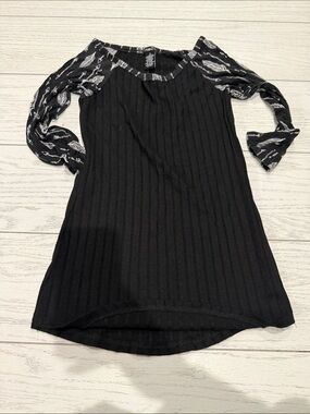 Rue21 Black Ribbed Tee with Black & White Patterned Sleeves